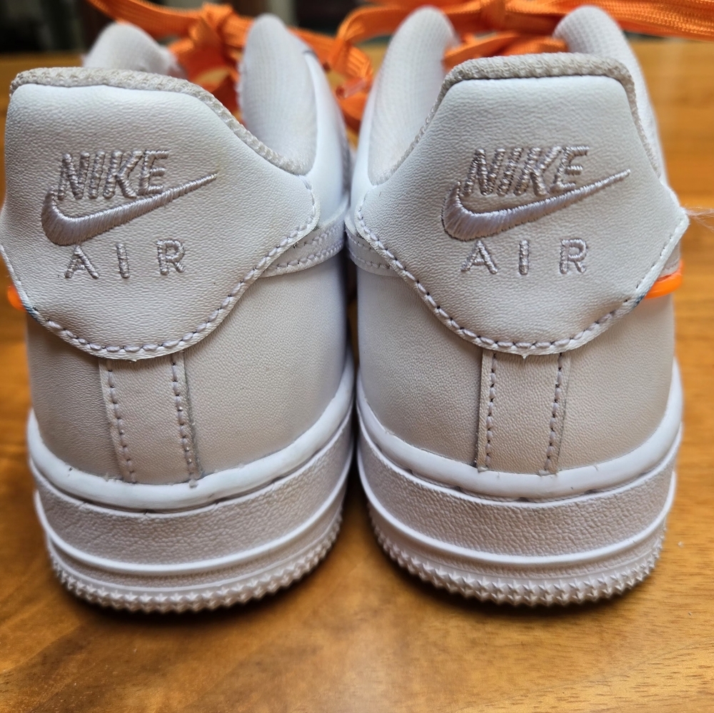 Nike Air youth White and Orange Sneakers. Y5.5 - Picture 6 of 15